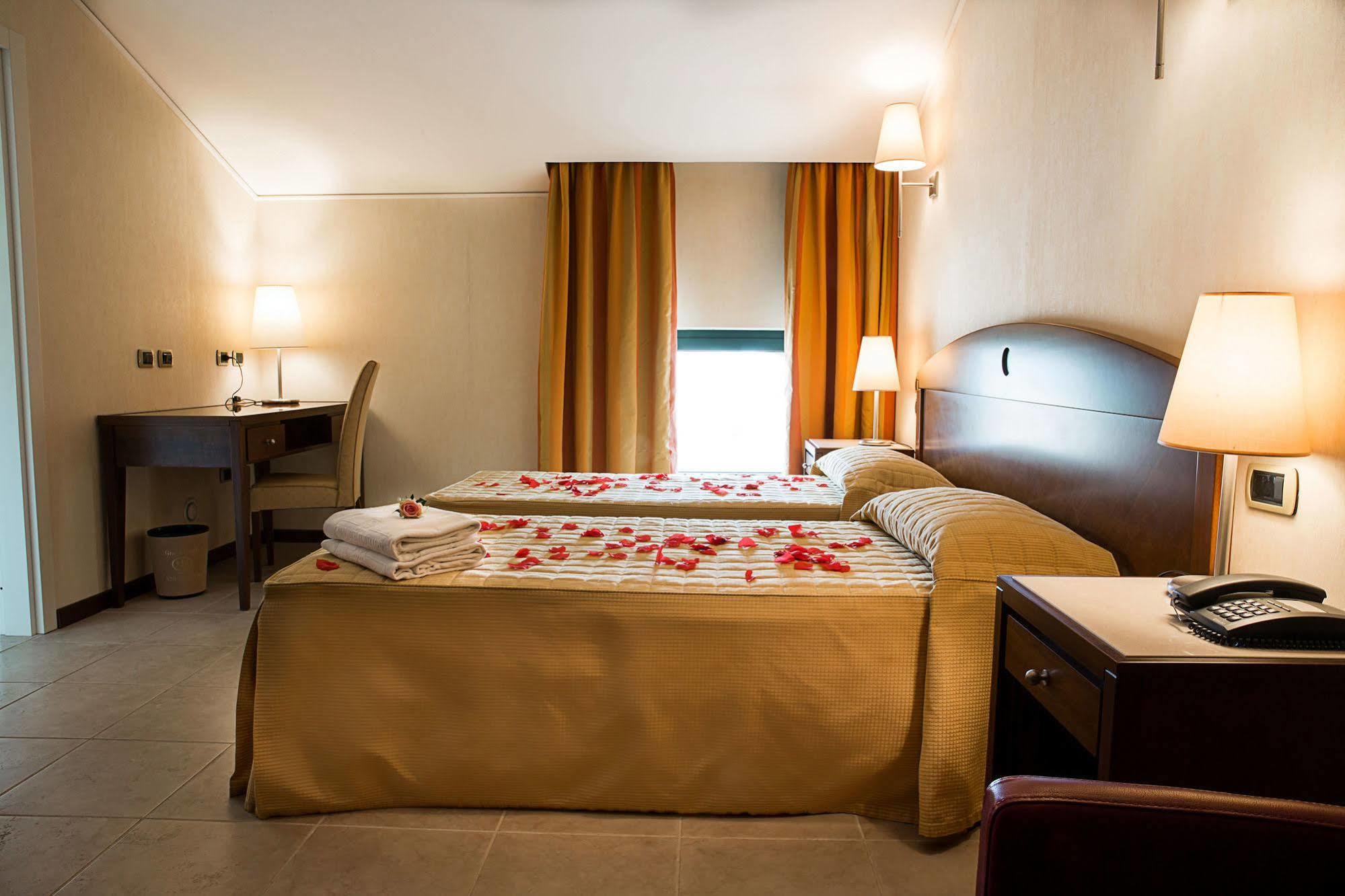 Grand Hotel Paestum Bagian luar foto